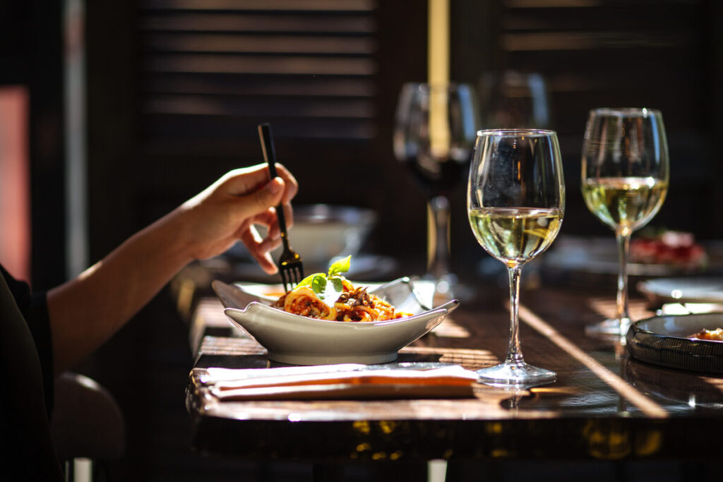 Baywood Shores Food Guide: The Best Restaurants, Cafés, Bakeries, and Bites Near Dunedin’s Waterfront